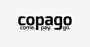 Schriftzug copago in Schwarz. Unter dem co integriert sich das Wort comen unter dem pa das Wort pay und unter dem go das Wort go.