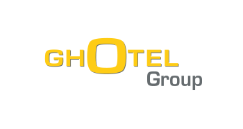 gelber Schriftzug GHOTEL. Das O ist größer dargestellt. Rechts unter dem Schriftzug steht Group in Dunkelgrau." title="Logo GHOTEL